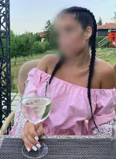 Alexandra, 30