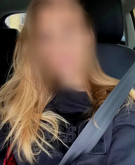 Bernadette, 32