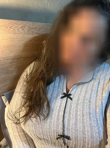 Eva, 33