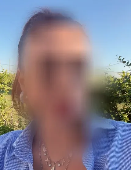 Isabella, 28