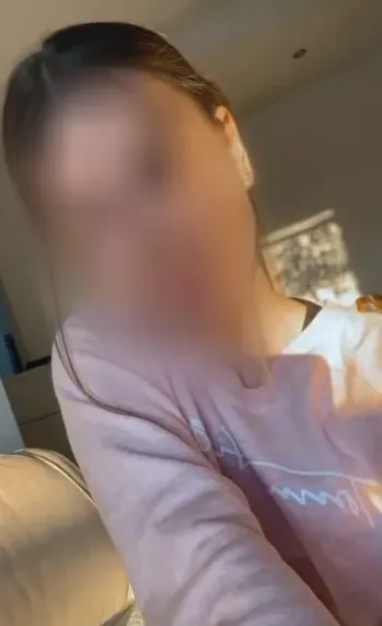 Laura, 26