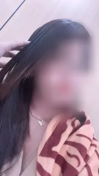Lilly, 34