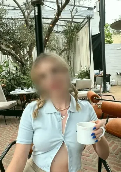 Maja, 27