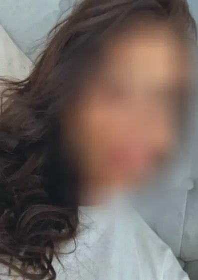 Mirela, 33