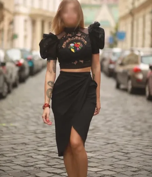 Nicole, 35