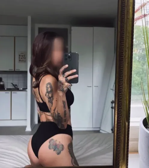 Renate, 27