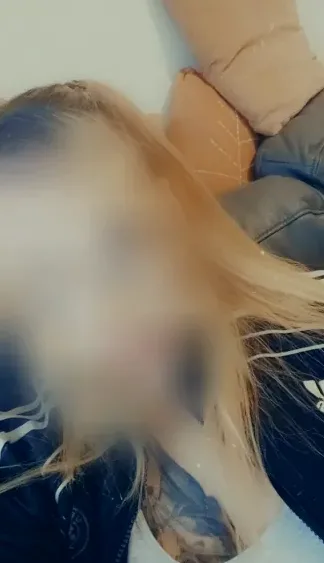 Sandra, 28