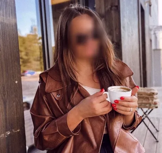 Selina, 27