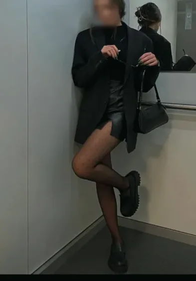 Simone, 24