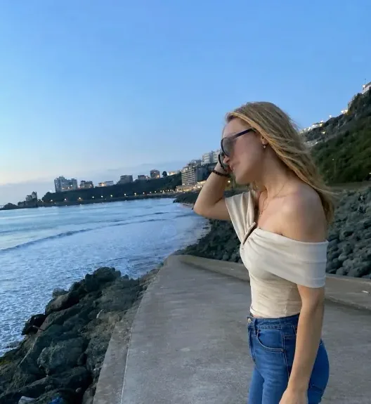 Viktoria, 19